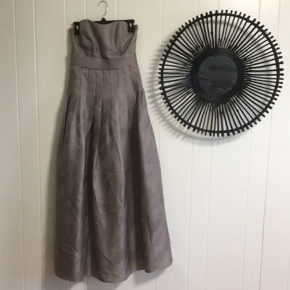 Gorgeous Kay Unger gray ballgown